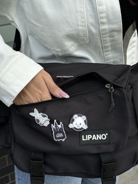 Сумка через плече молодіжна зі значками аніме Lipano чорна. Сумкадля прогулянок 202 фото